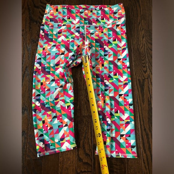 Fabletics Women's S Salar Printed PowerHold Crop in Pixel Print Multi - NWOT!! - Picture 7 of 12